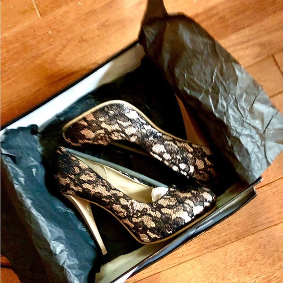 New NIB Coloriffics nude black lace heels size 6.5 - Picture 8 of 8